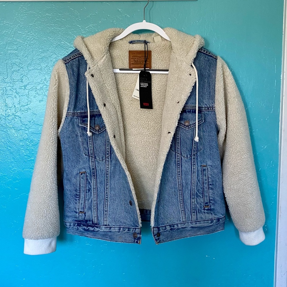 <SOLD> NWT Levi’s Boyfriend Trucker Jacket